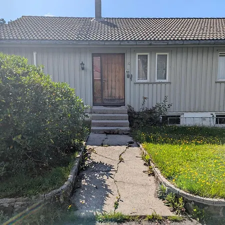 Kjellerleilighet Med Utsikt 弗莱克菲尤尔